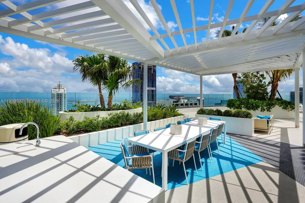 45 SW 9th St #1806 Miami, FL 33130