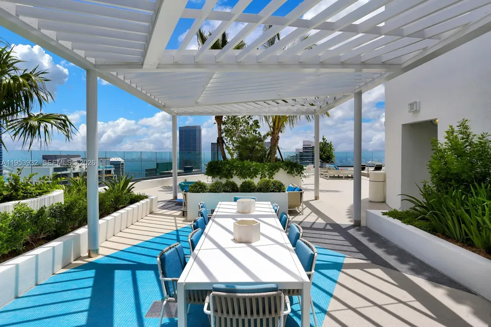 45 SW 9th St #1806 Miami, FL 33130