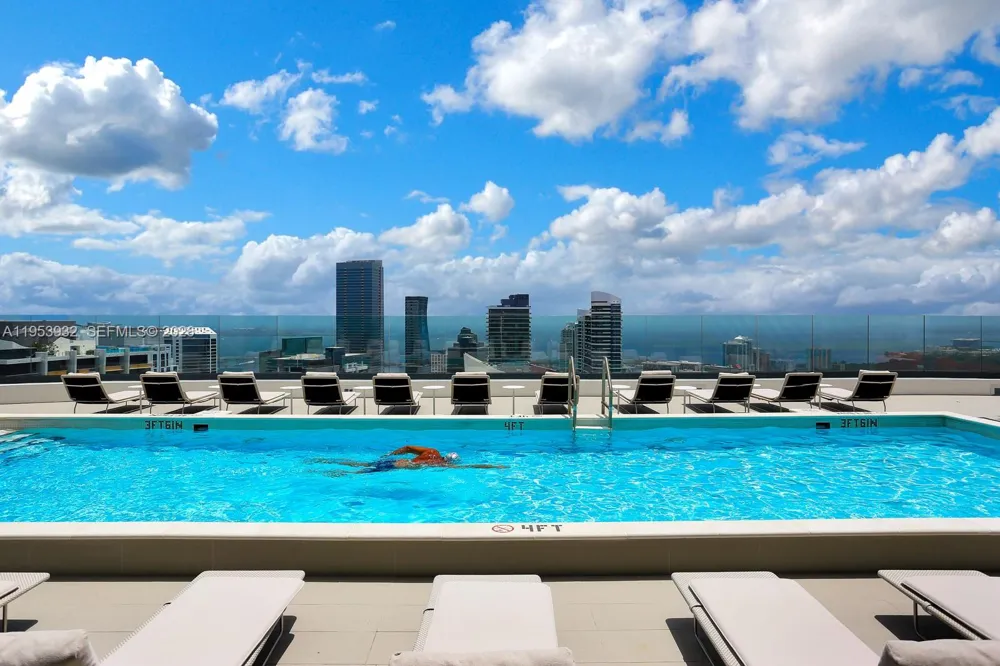 45 SW 9th St #1806 Miami, FL 33130