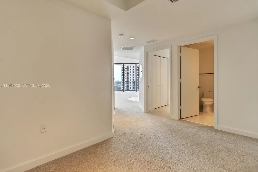 45 SW 9th St #1806 Miami, FL 33130