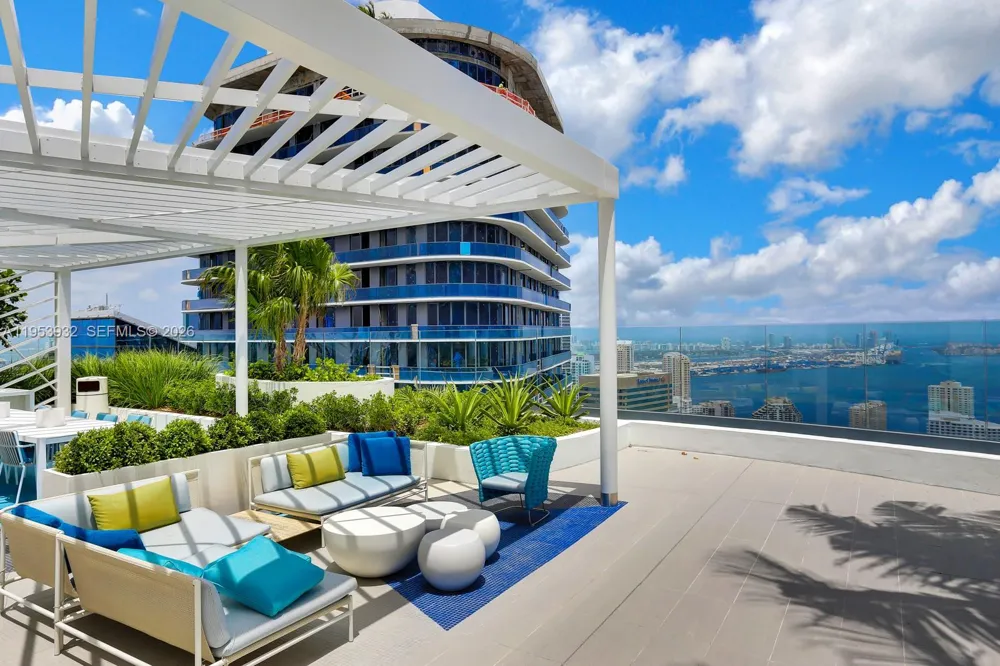 45 SW 9th St #1806 Miami, FL 33130