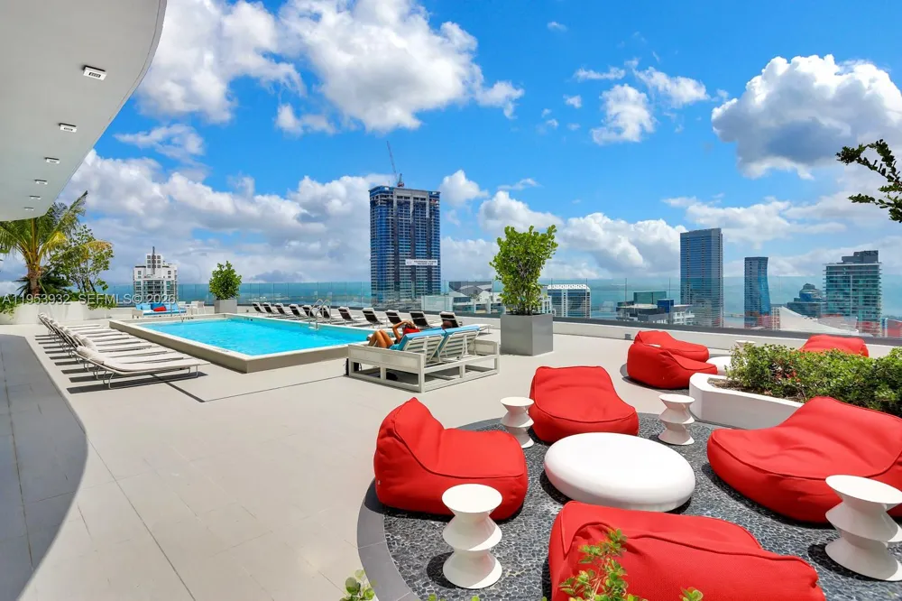 45 SW 9th St #1806 Miami, FL 33130