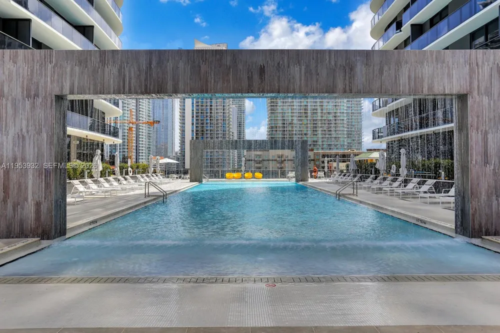 45 SW 9th St #1806 Miami, FL 33130