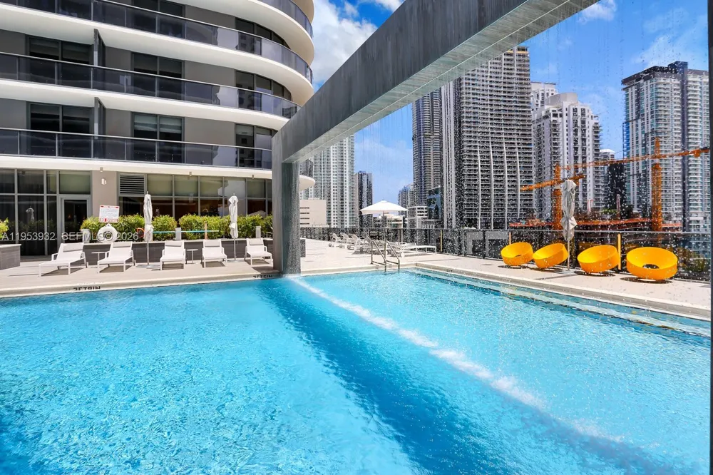45 SW 9th St #1806 Miami, FL 33130