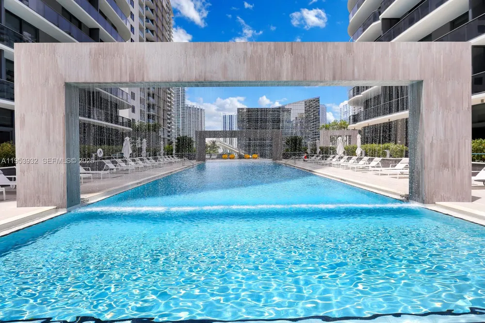 45 SW 9th St #1806 Miami, FL 33130