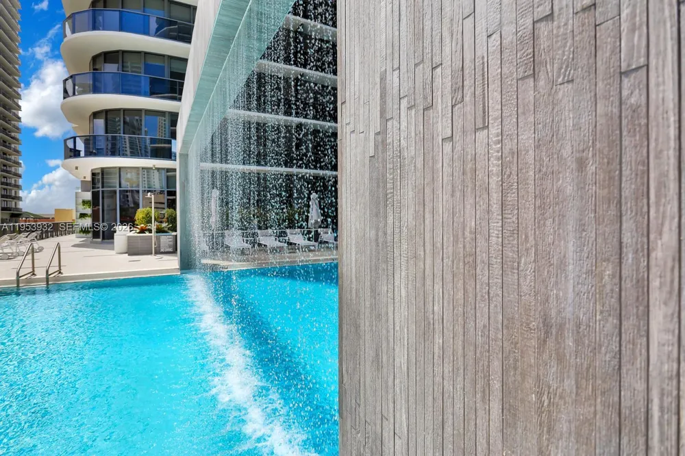 45 SW 9th St #1806 Miami, FL 33130