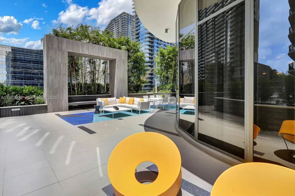 45 SW 9th St #1806 Miami, FL 33130
