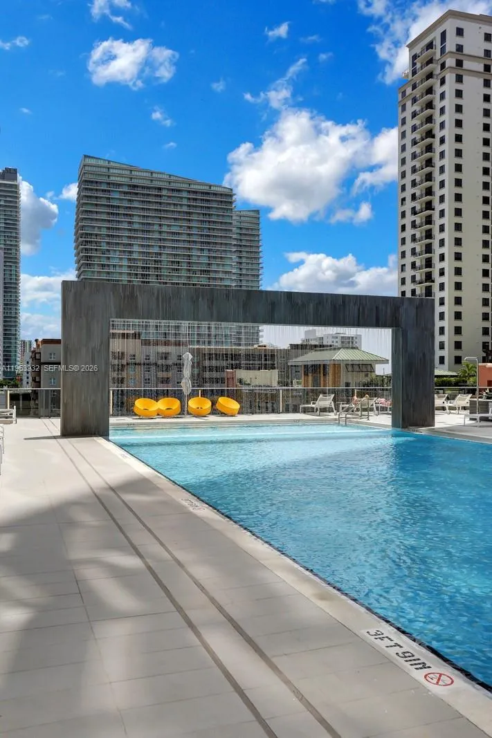 45 SW 9th St #1806 Miami, FL 33130