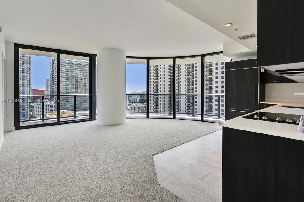 45 SW 9th St #1806 Miami, FL 33130