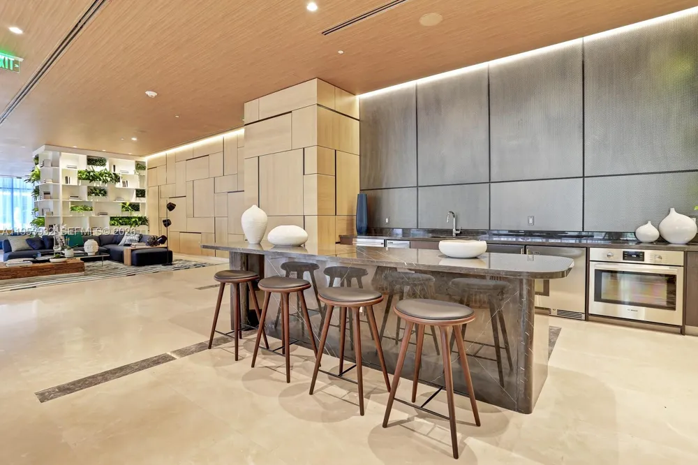 45 SW 9th St #1806 Miami, FL 33130