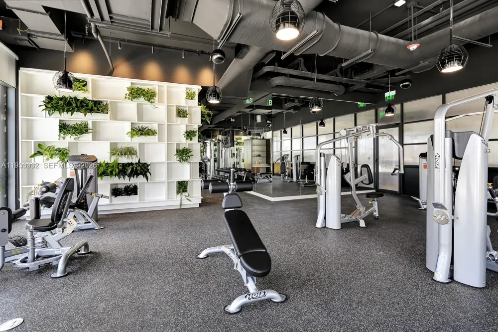 45 SW 9th St #1806 Miami, FL 33130