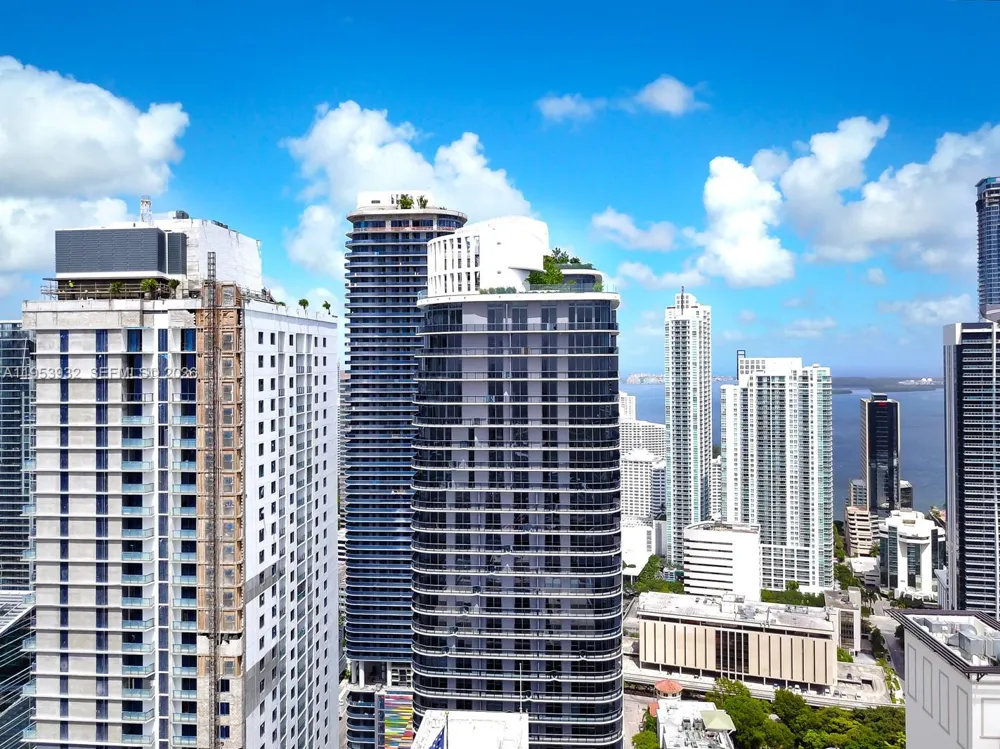 45 SW 9th St #1806 Miami, FL 33130