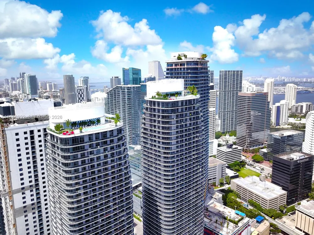 45 SW 9th St #1806 Miami, FL 33130