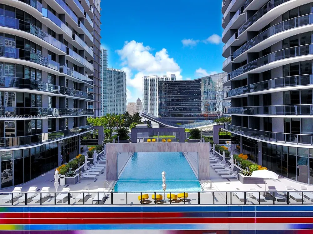 45 SW 9th St #1806 Miami, FL 33130