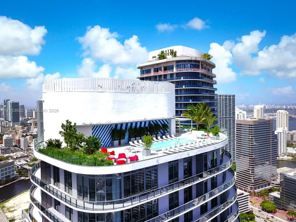 45 SW 9th St #1806 Miami, FL 33130