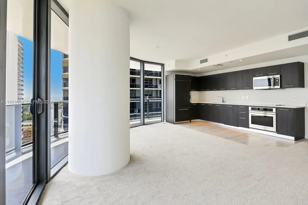 45 SW 9th St #1806 Miami, FL 33130