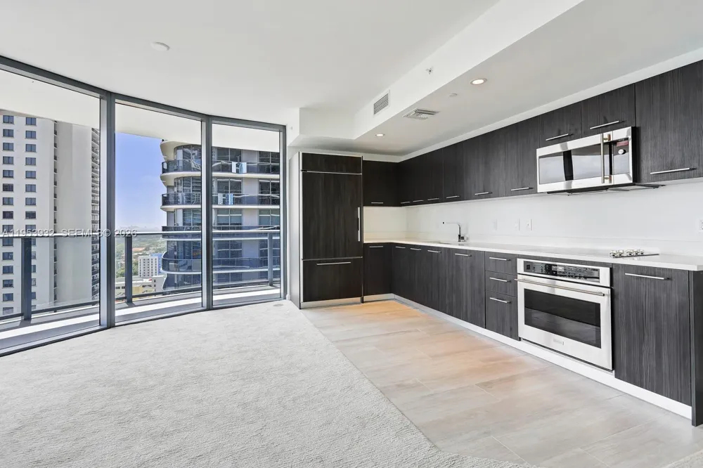 45 SW 9th St #1806 Miami, FL 33130