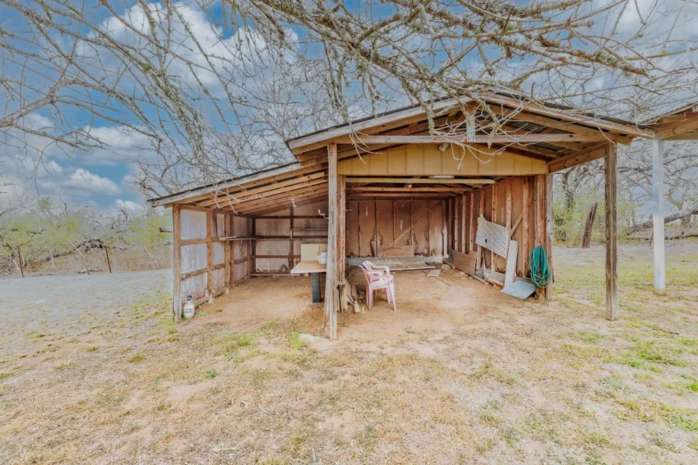 406 Carpenter Street Smiley, TX 78159