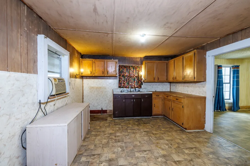 406 Carpenter Street Smiley, TX 78159