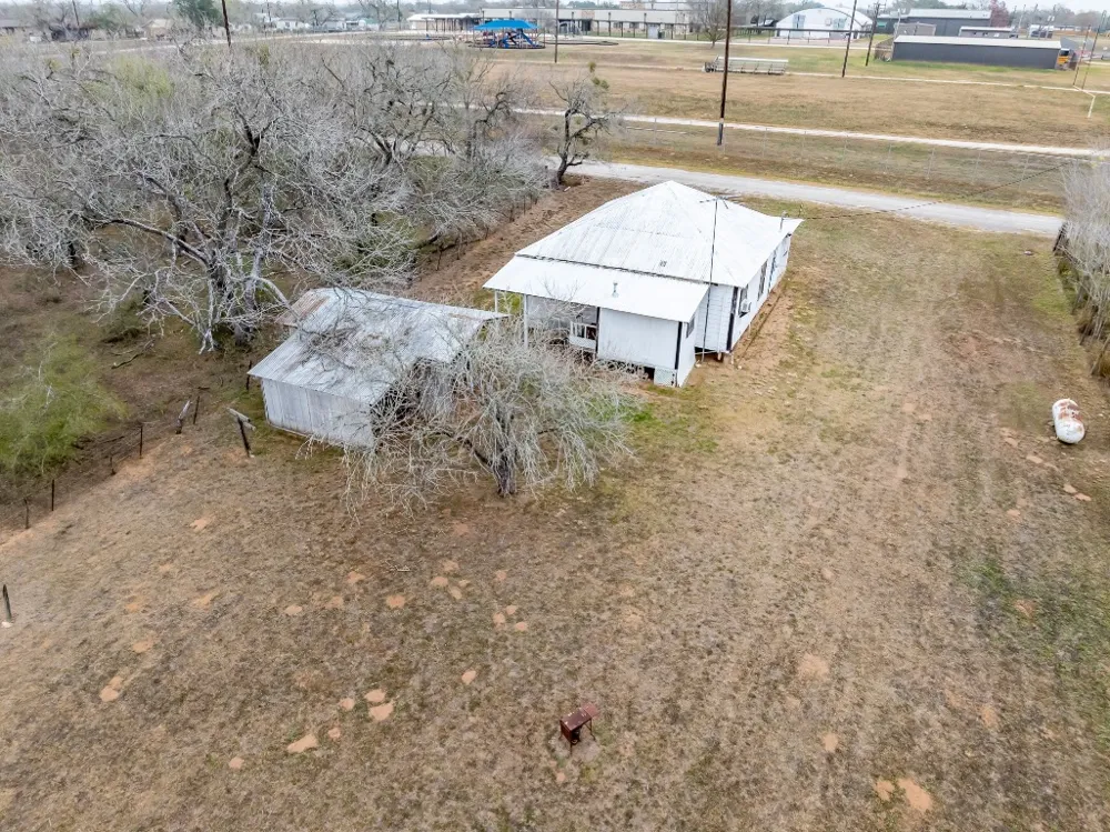 406 Carpenter Street Smiley, TX 78159