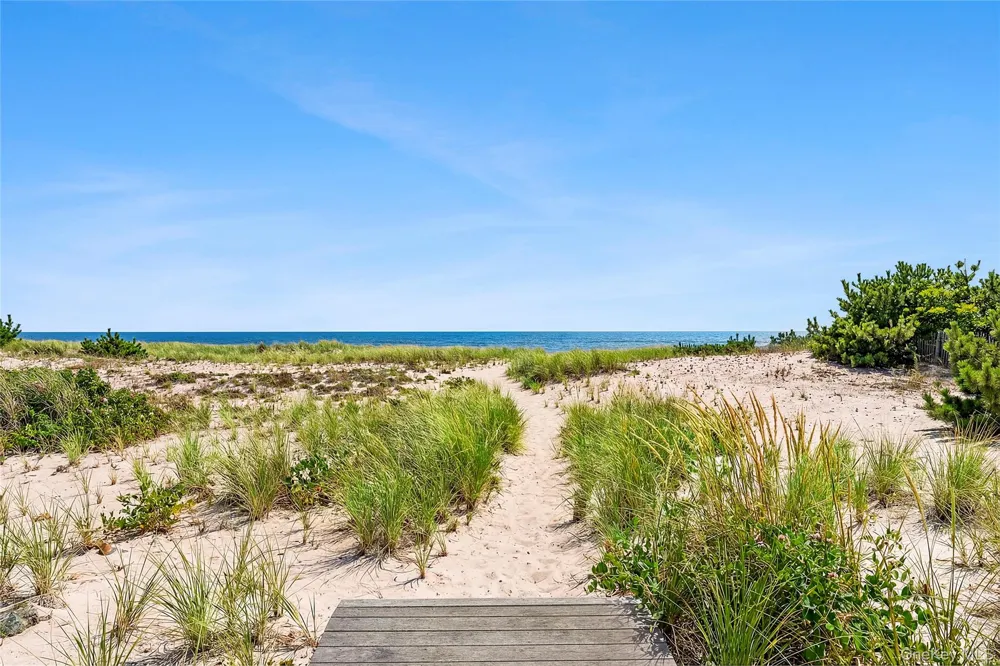 617 Dune Road Westhampton, NY 11978