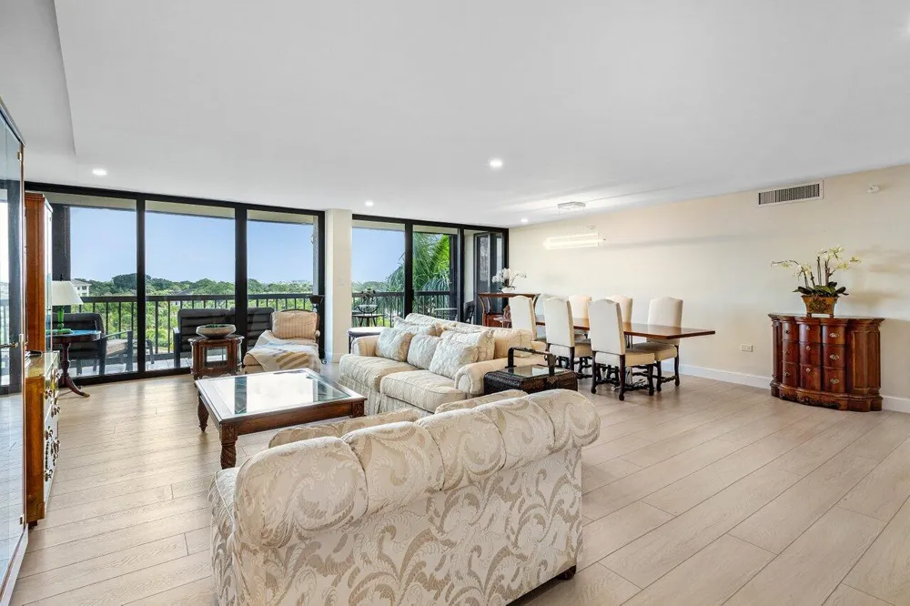 2450 Presidential Way #607