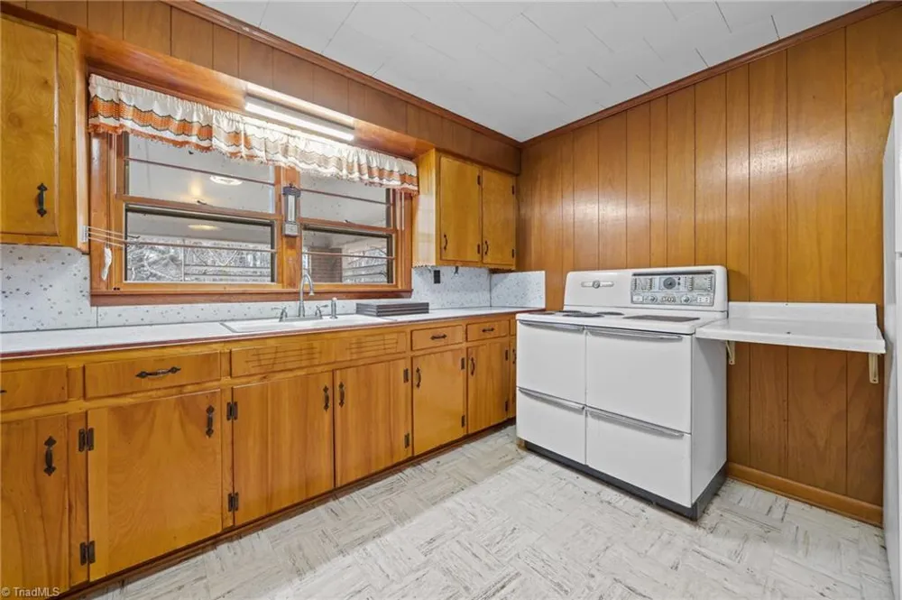 806 7th Avenue Mayodan, NC 27027
