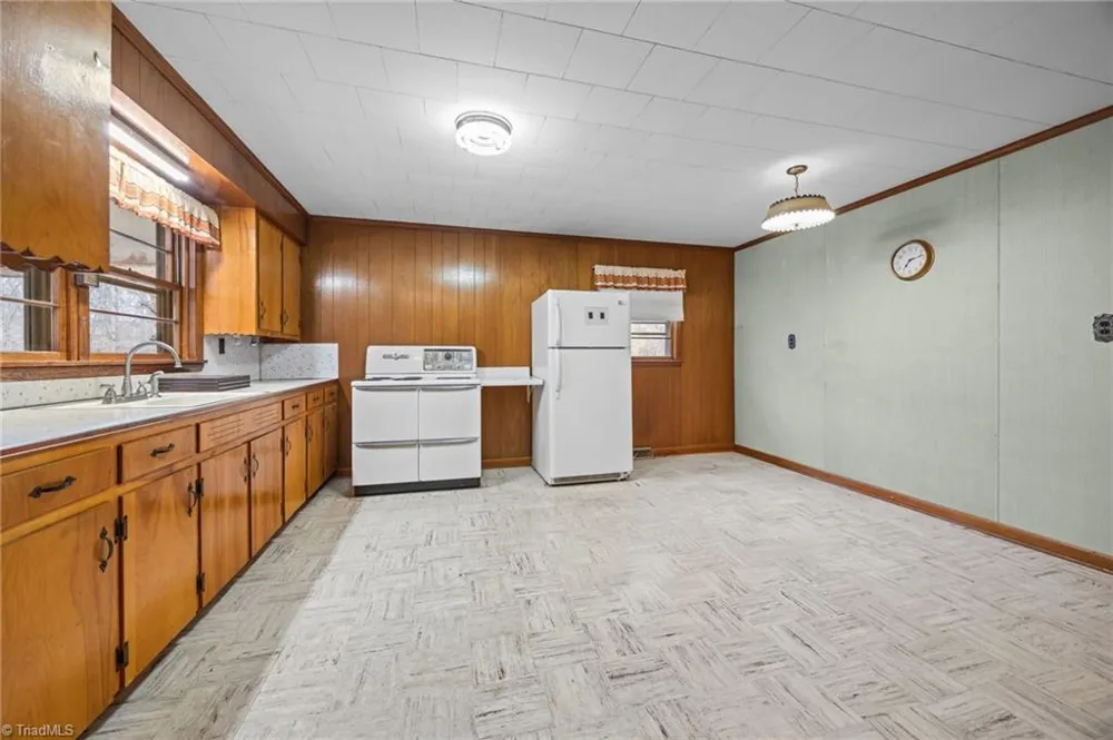 806 7th Avenue Mayodan, NC 27027