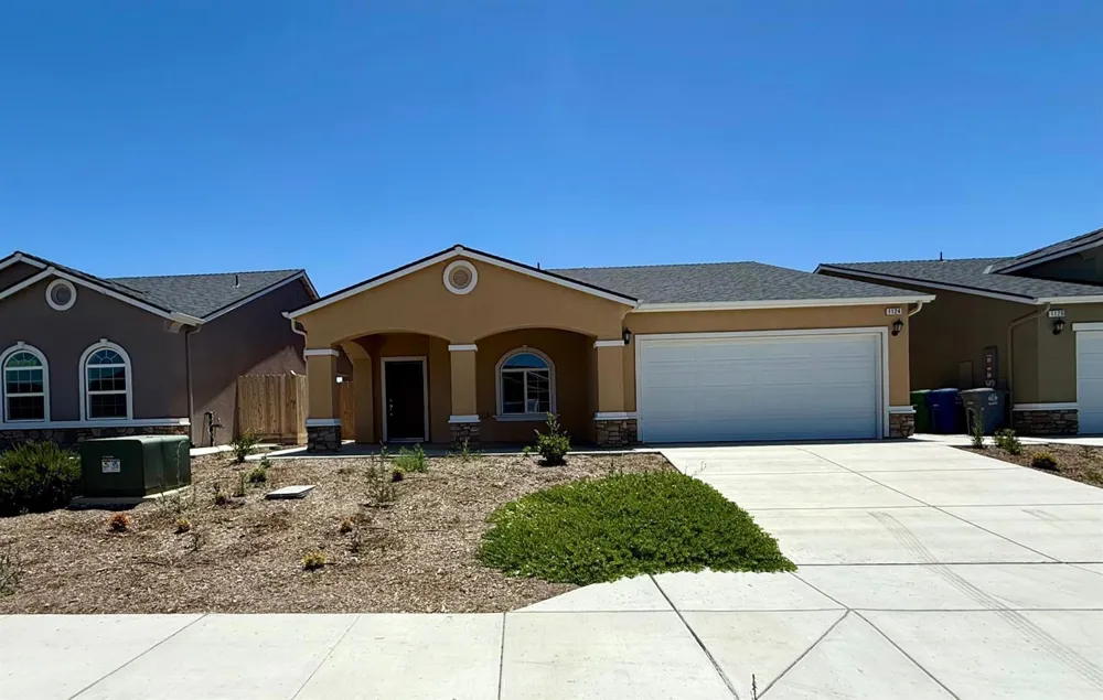 1124 E Orange Street Avenal, CA 93204