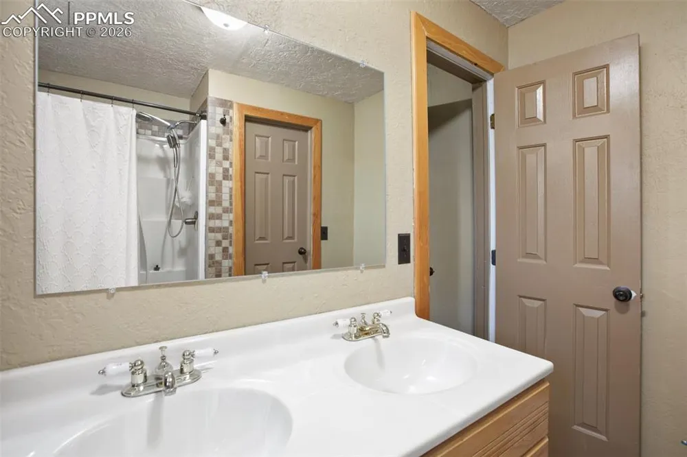 13599 County Road 1 Florissant, CO 80816