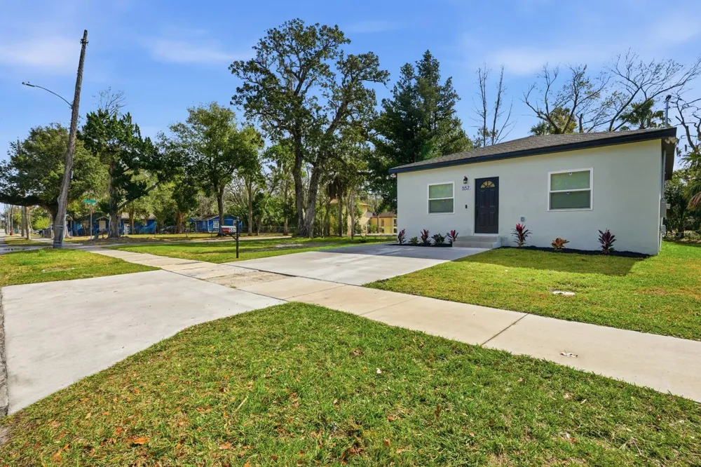 557 LIVE OAK AVENUE Daytona Beach, FL 32114