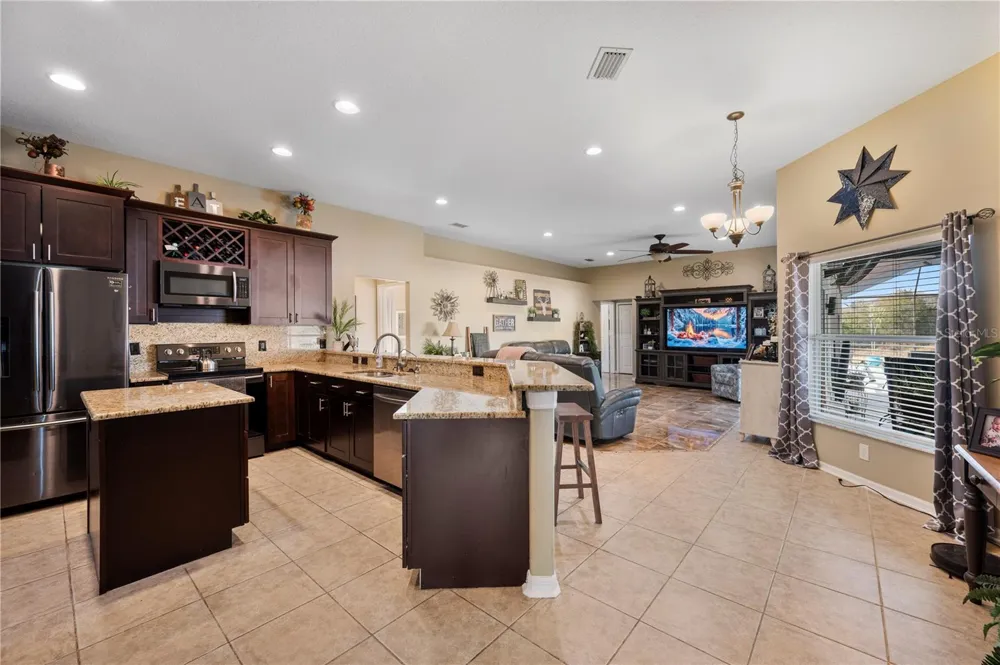 4403 AVONDALE GROVES STREET Plant City, FL 33567