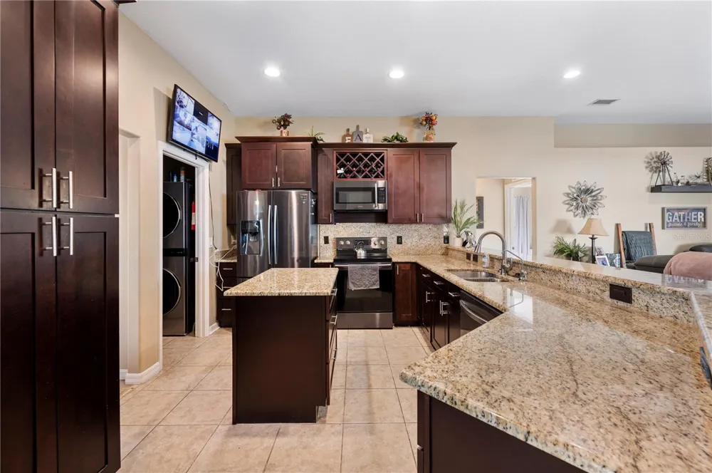 4403 AVONDALE GROVES STREET Plant City, FL 33567