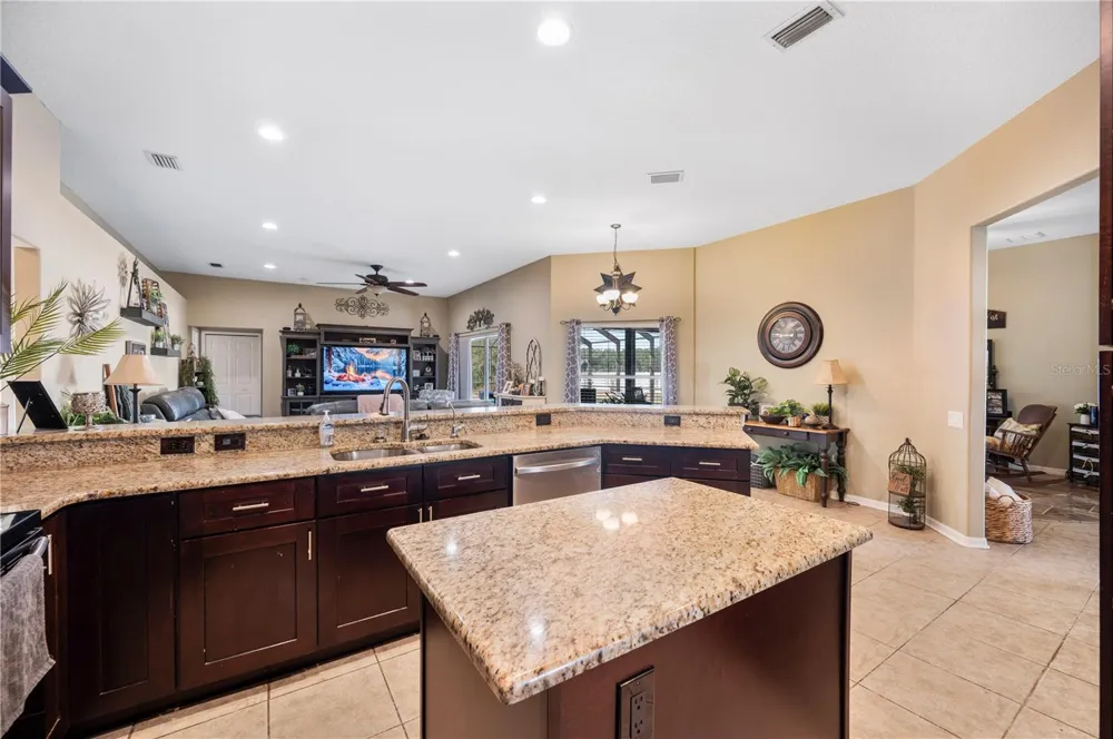 4403 AVONDALE GROVES STREET Plant City, FL 33567