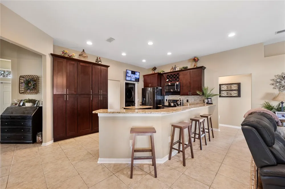 4403 AVONDALE GROVES STREET Plant City, FL 33567