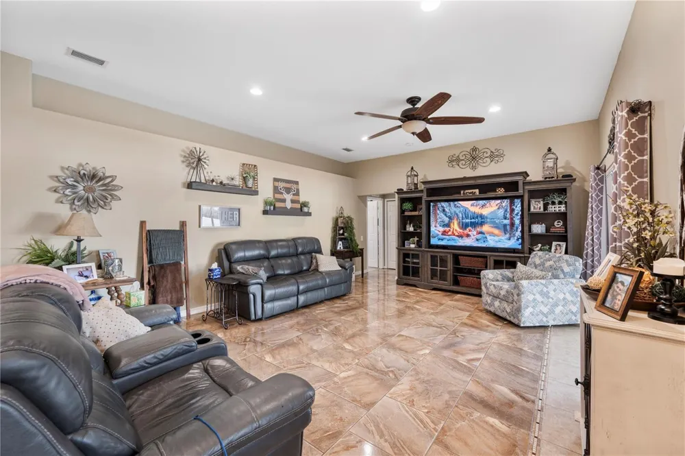 4403 AVONDALE GROVES STREET Plant City, FL 33567