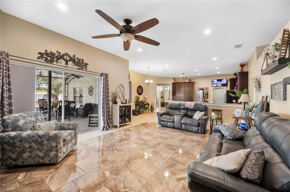 4403 AVONDALE GROVES STREET Plant City, FL 33567