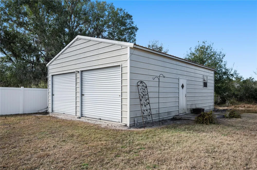 4403 AVONDALE GROVES STREET Plant City, FL 33567