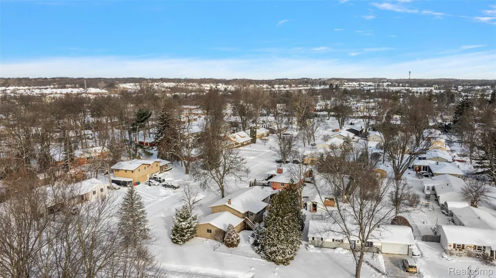 7427 Emerson Washington Township, MI 48094