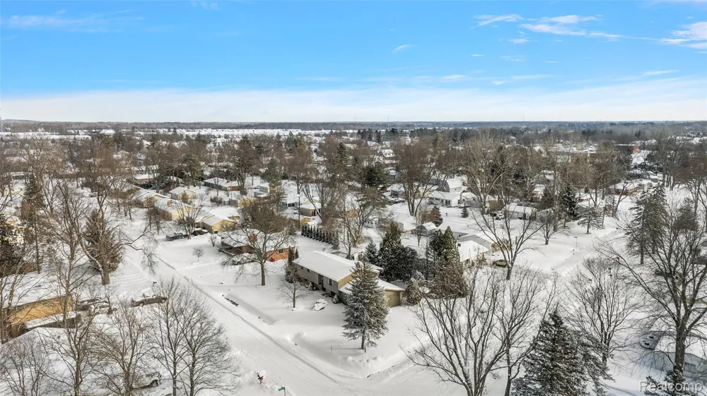 7427 Emerson Washington Township, MI 48094