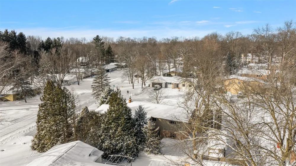 7427 Emerson Washington Township, MI 48094