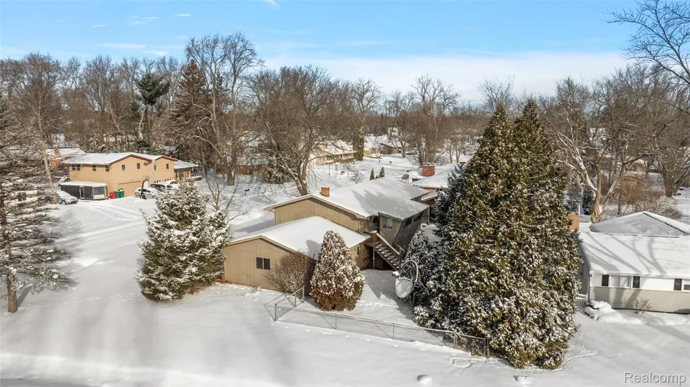 7427 Emerson Washington Township, MI 48094