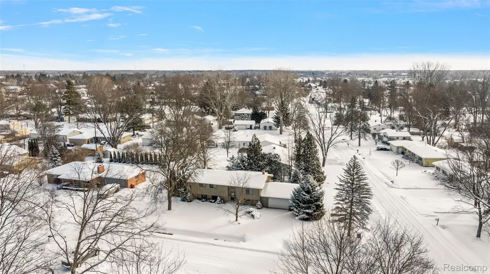 7427 Emerson Washington Township, MI 48094