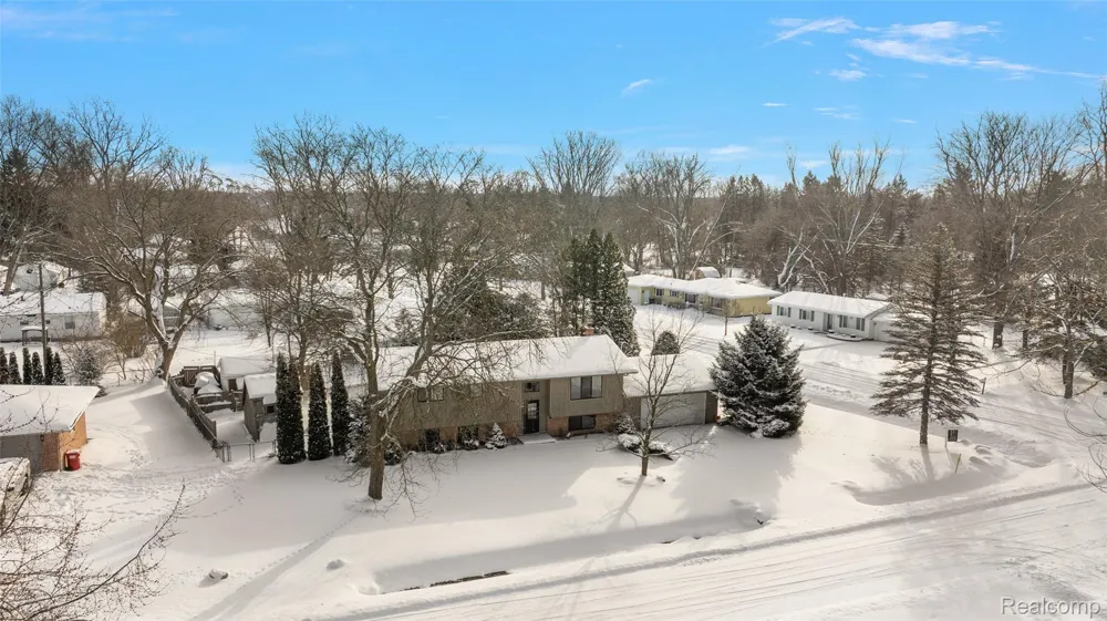 7427 Emerson Washington Township, MI 48094