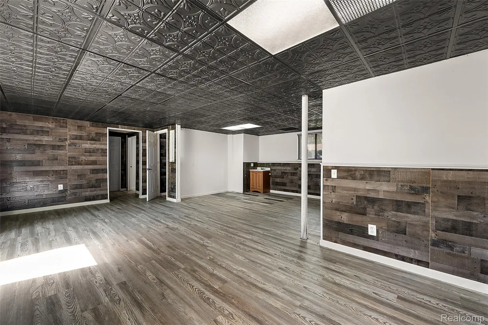 7427 Emerson Washington Township, MI 48094