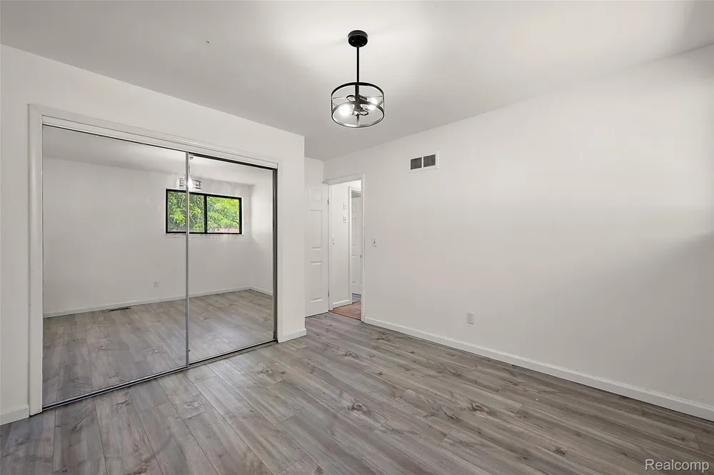 7427 Emerson Washington Township, MI 48094