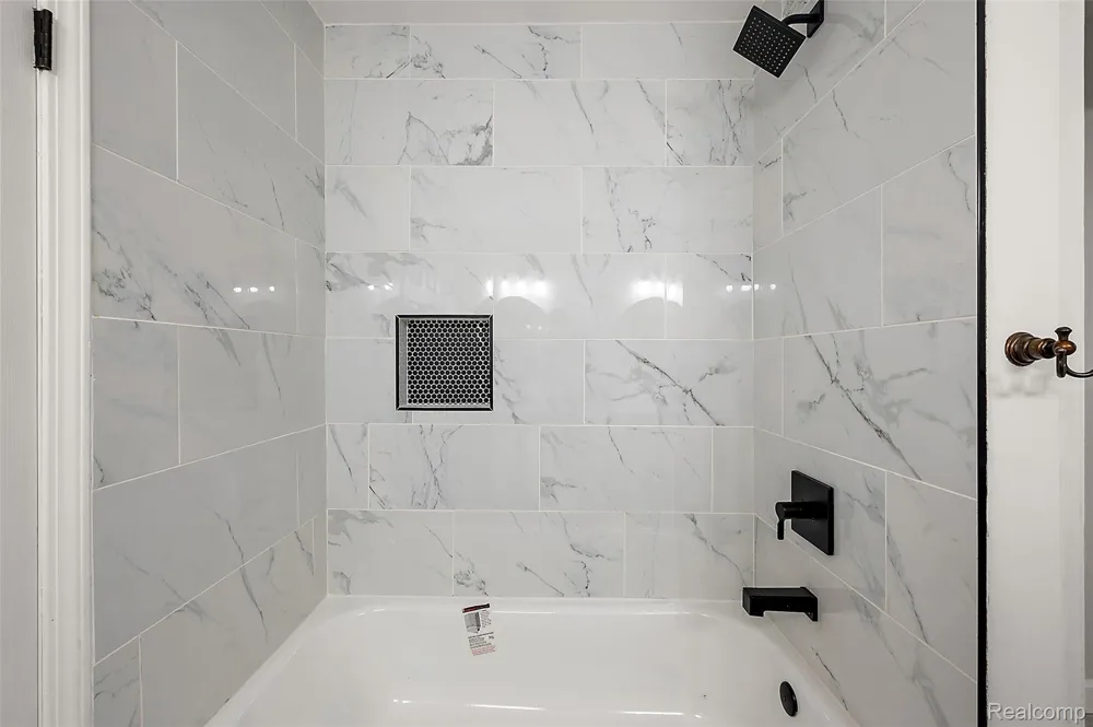 7427 Emerson Washington Township, MI 48094