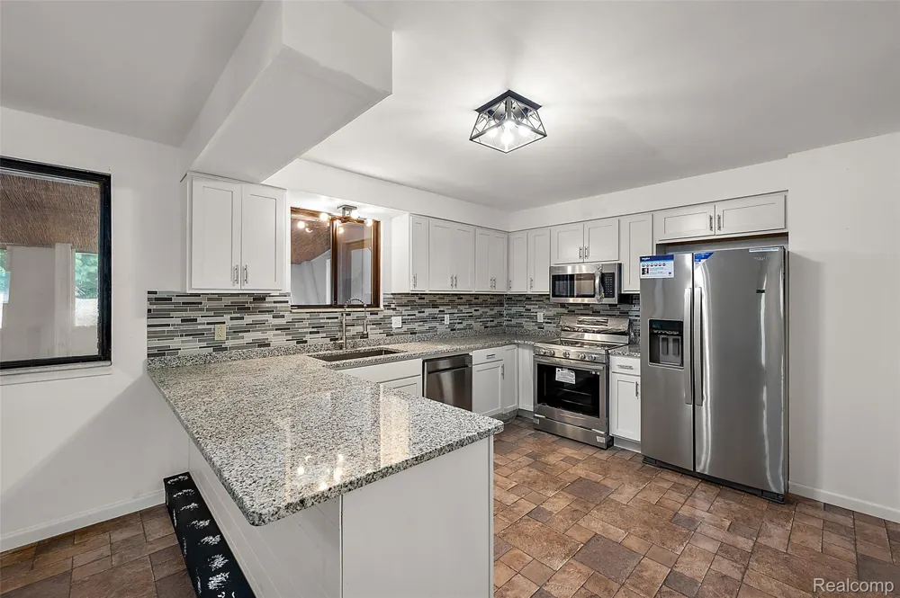 7427 Emerson Washington Township, MI 48094