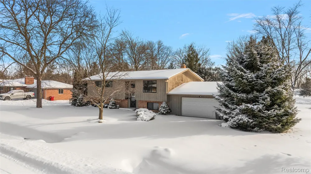 7427 Emerson Washington Township, MI 48094
