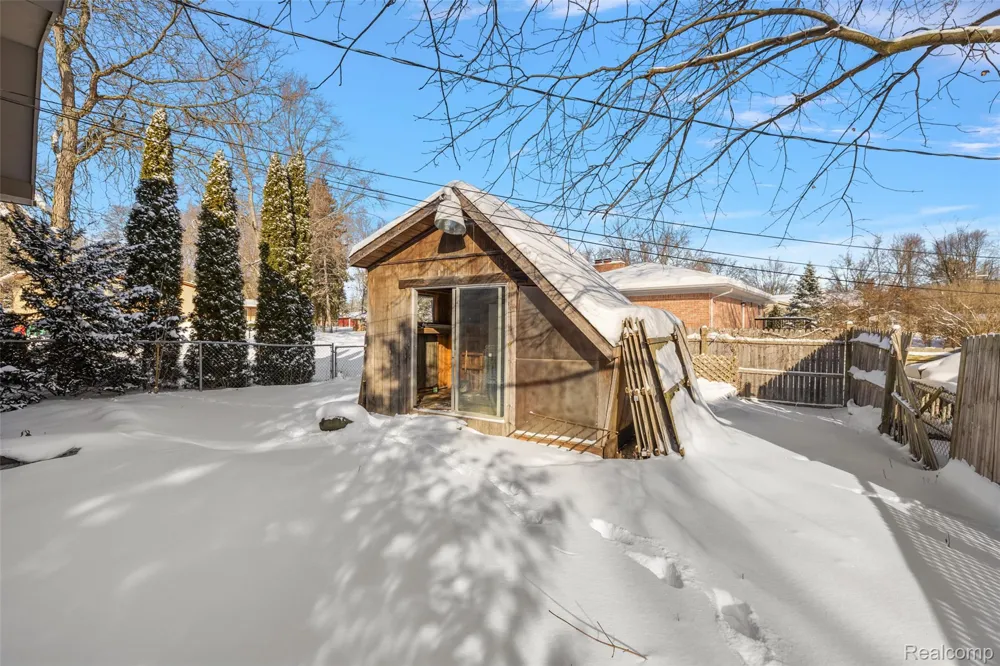 7427 Emerson Washington Township, MI 48094